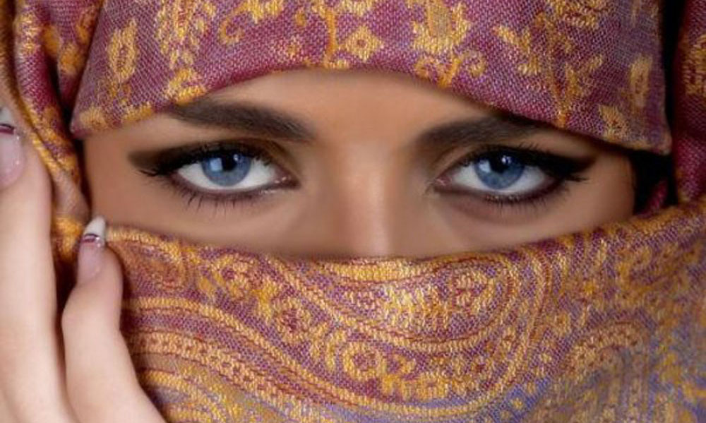 کشیدن سرمه یکی از راه های تقویت چشم از نظر طب سنتی و طب اسلامی